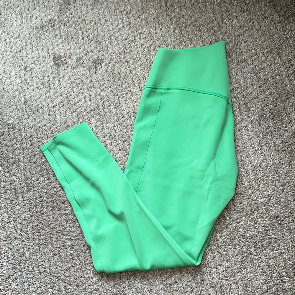 BRAND NEW NEVER WARN GYM SHARK SIZE M LEGGINGS